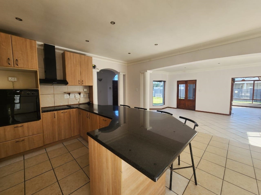 To Let 4 Bedroom Property for Rent in Parklands Western Cape